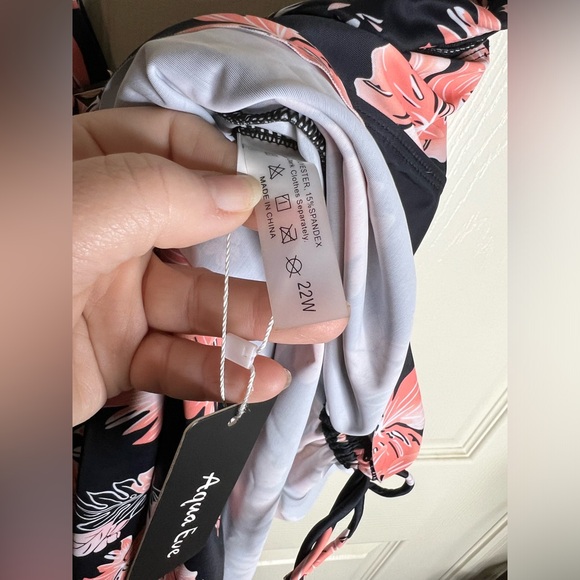 NWT Swim Top with Padding size 22W - Picture 3 of 4